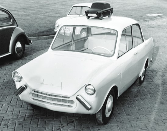 Daf 600 - early design with bumpers and clay model on the roof