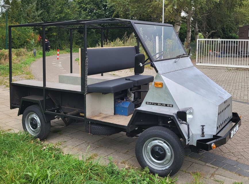 Rolling prototype Daf BATU 4x2 - front and side